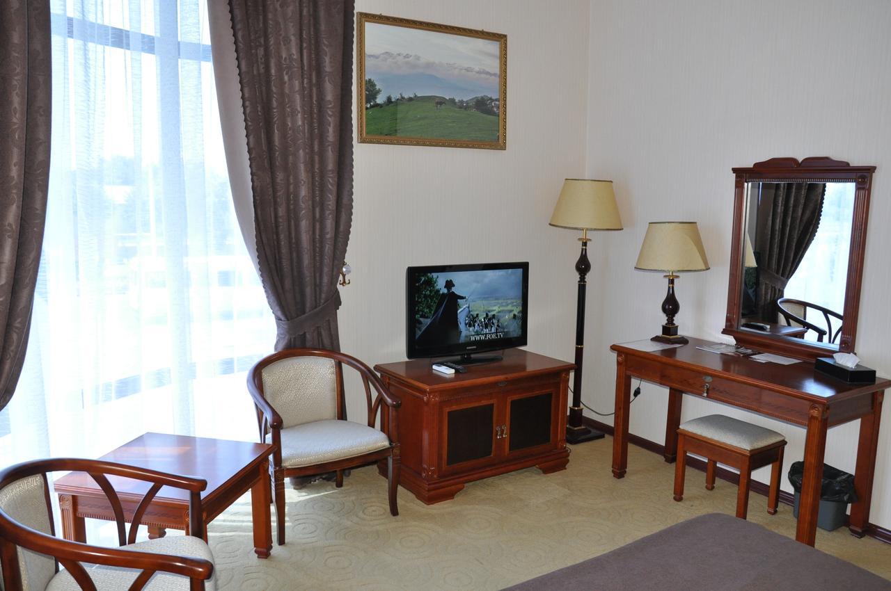Firuz Hotel Khujand Quarto foto
